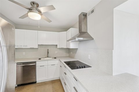 Copropriété à vendre à North Miami Beach, Floride: 1 chambre, 73.39 m2 № 2057557 - photo 12