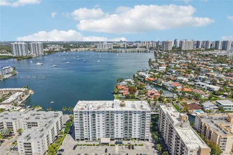 Copropriété à vendre à North Miami Beach, Floride: 1 chambre, 73.39 m2 № 2057557 - photo 27