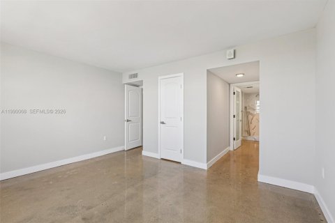 Copropriété à vendre à North Miami Beach, Floride: 1 chambre, 73.39 m2 № 2057557 - photo 17