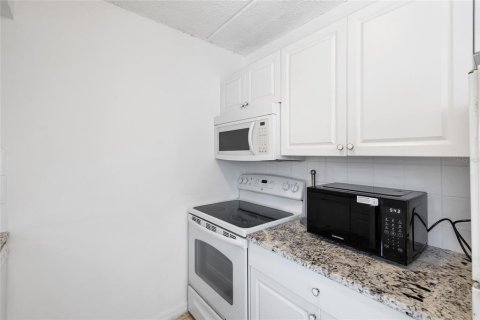 Condo in Tampa, Florida, 1 bedroom № 2095441 - photo 14