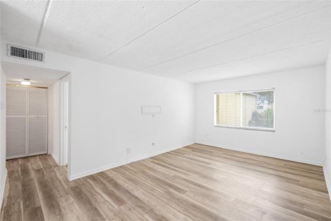 Condo in Tampa, Florida, 1 bedroom № 2095441 - photo 10