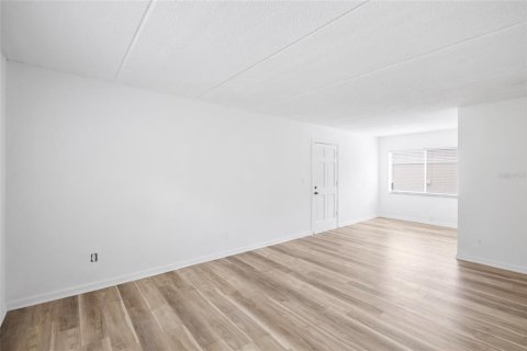 Condo in Tampa, Florida, 1 bedroom № 2095441 - photo 8