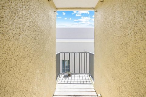 Condo in Tampa, Florida, 1 bedroom № 2095441 - photo 5
