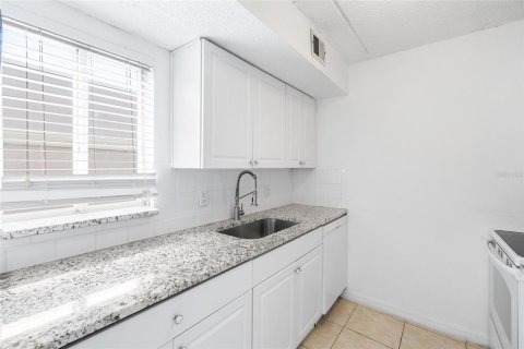 Condo in Tampa, Florida, 1 bedroom № 2095441 - photo 12