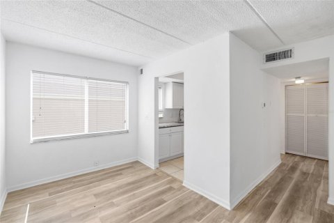 Condo in Tampa, Florida, 1 bedroom № 2095441 - photo 11