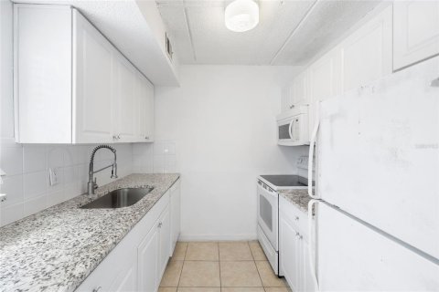 Condo in Tampa, Florida, 1 bedroom № 2095441 - photo 13