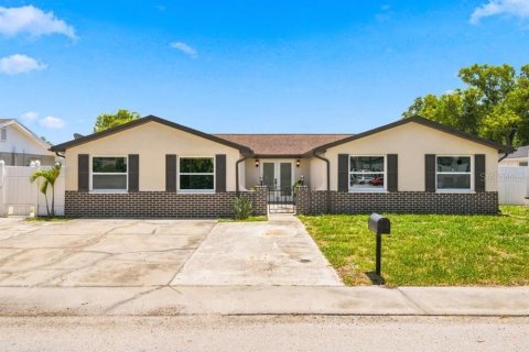 House in Port Richey, Florida 1 bedroom, 65.03 sq.m. № 2207038