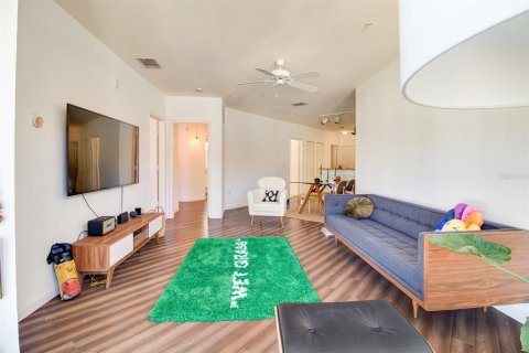Condo in Orlando, Florida, 2 bedrooms  № 2400262 - photo 7