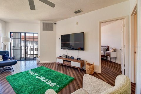 Condo in Orlando, Florida, 2 bedrooms  № 2400262 - photo 6