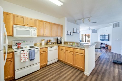 Condo in Orlando, Florida, 2 bedrooms  № 2400262 - photo 3