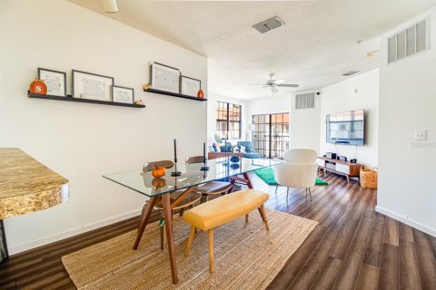 Condo in Orlando, Florida, 2 bedrooms  № 2400262 - photo 4
