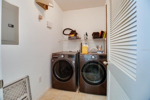 Condo in Orlando, Florida, 2 bedrooms  № 2400262 - photo 11