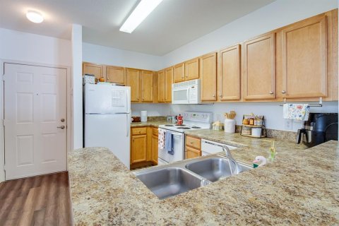 Condo in Orlando, Florida, 2 bedrooms  № 2400262 - photo 2