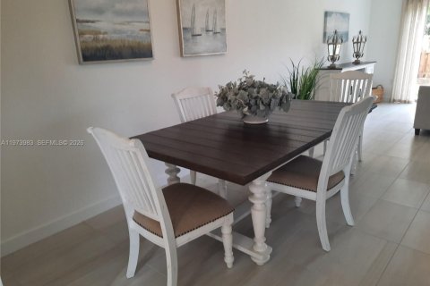 Touwnhouse à vendre à Florida City, Floride: 4 chambres, 124.3 m2 № 2033681 - photo 5