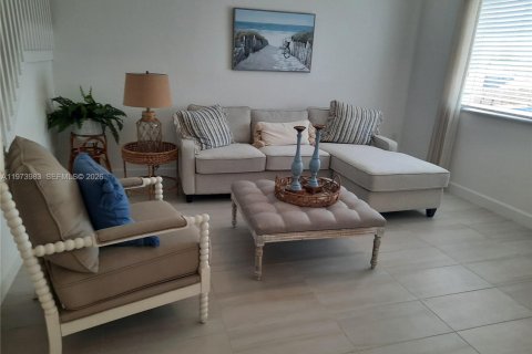 Touwnhouse à vendre à Florida City, Floride: 4 chambres, 124.3 m2 № 2033681 - photo 2