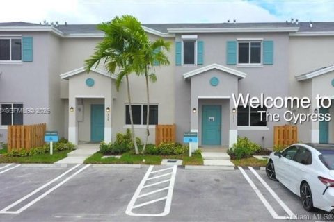 Touwnhouse à Florida City, Floride 4 chambres, 124.3 m2 № 2033681