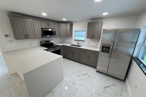 Casa en venta en Saint Petersburg, Florida, 3 dormitorios, 85.93 m2 № 1907277 - foto 13