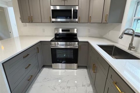 Casa en venta en Saint Petersburg, Florida, 3 dormitorios, 85.93 m2 № 1907277 - foto 10