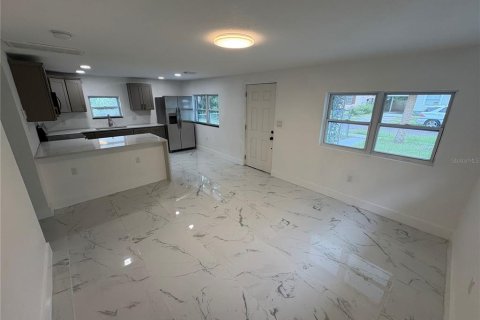 Casa en venta en Saint Petersburg, Florida, 3 dormitorios, 85.93 m2 № 1907277 - foto 9