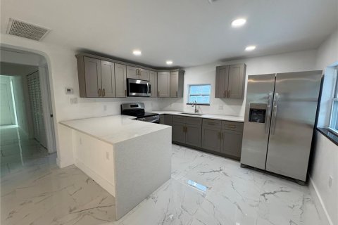 Casa en venta en Saint Petersburg, Florida, 3 dormitorios, 85.93 m2 № 1907277 - foto 8