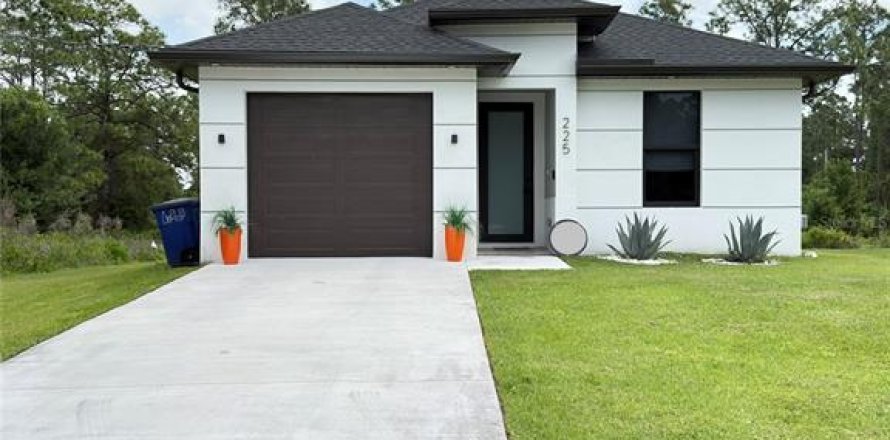 House in Lehigh Acres, Florida 3 bedrooms, 112.23 sq.m. № 2427055