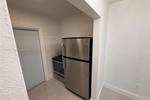 Villa ou maison à louer à Miami, Floride: 8 chambres, 316.24 m2 № 1969195 - photo 7