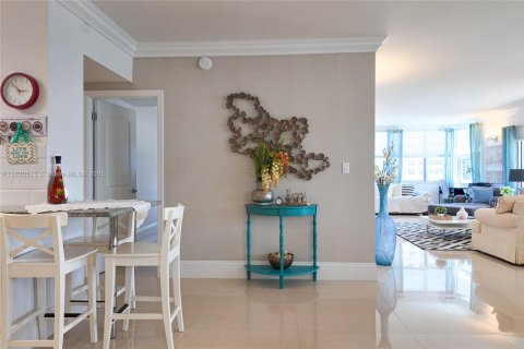 Copropriété à vendre à Hallandale Beach, Floride: 3 chambres, 165.37 m2 № 1939991 - photo 13