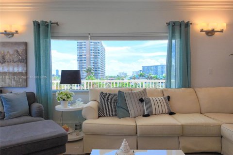 Copropriété à vendre à Hallandale Beach, Floride: 3 chambres, 165.37 m2 № 1939991 - photo 4