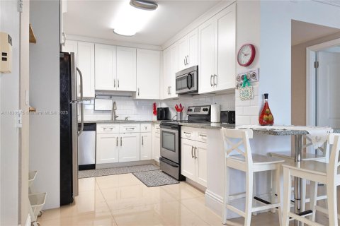 Copropriété à vendre à Hallandale Beach, Floride: 3 chambres, 165.37 m2 № 1939991 - photo 11