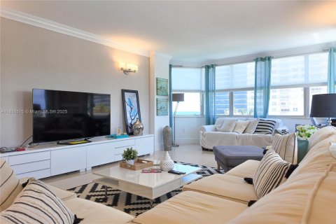 Copropriété à vendre à Hallandale Beach, Floride: 3 chambres, 165.37 m2 № 1939991 - photo 3