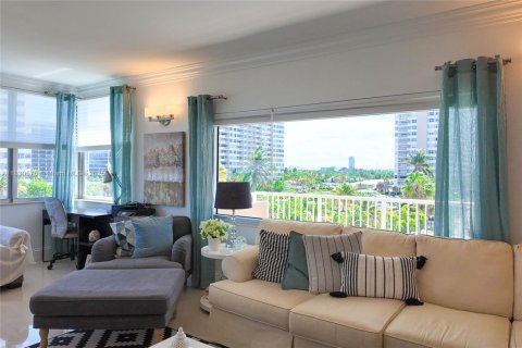 Copropriété à vendre à Hallandale Beach, Floride: 3 chambres, 165.37 m2 № 1939991 - photo 5