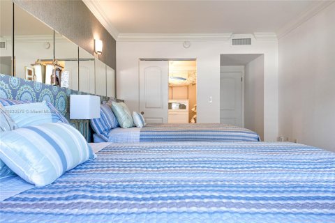 Copropriété à vendre à Hallandale Beach, Floride: 3 chambres, 165.37 m2 № 1939991 - photo 17