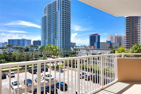 Copropriété à vendre à Hallandale Beach, Floride: 3 chambres, 165.37 m2 № 1939991 - photo 30