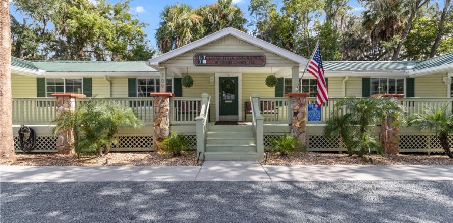 Commercial property in Crystal River, Florida 224.82 sq.m. № 2213800