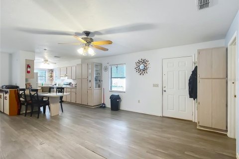 House in Silver Springs Shores, Florida 3 bedrooms, 171.68 sq.m. № 1735175 - photo 10