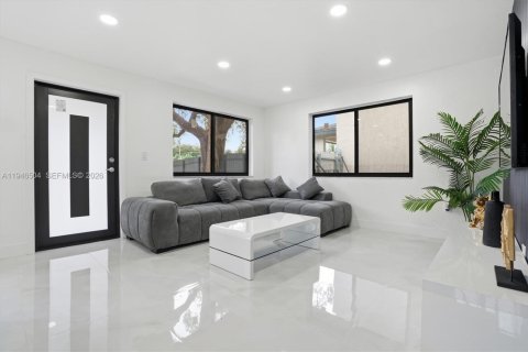 Casa en venta en Miami, Florida, 3 dormitorios, 97.55 m2 № 2002798 - foto 5