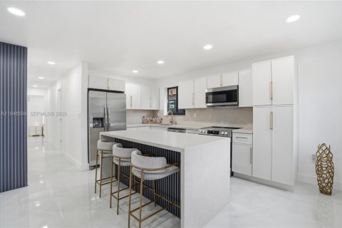 Casa en venta en Miami, Florida, 3 dormitorios, 97.55 m2 № 2002798 - foto 9
