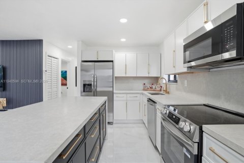 Casa en venta en Miami, Florida, 3 dormitorios, 97.55 m2 № 2002798 - foto 10