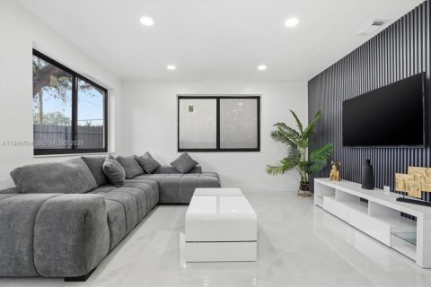 Casa en venta en Miami, Florida, 3 dormitorios, 97.55 m2 № 2002798 - foto 4