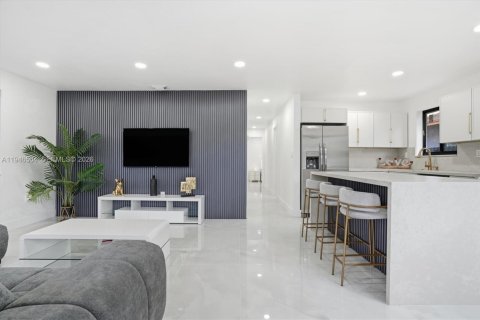 Casa en venta en Miami, Florida, 3 dormitorios, 97.55 m2 № 2002798 - foto 3