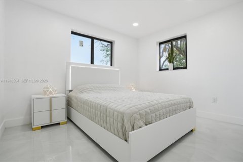 Casa en venta en Miami, Florida, 3 dormitorios, 97.55 m2 № 2002798 - foto 11