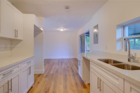 Casa en venta en Miami Gardens, Florida, 3 dormitorios, 104.52 m2 № 1981434 - foto 19