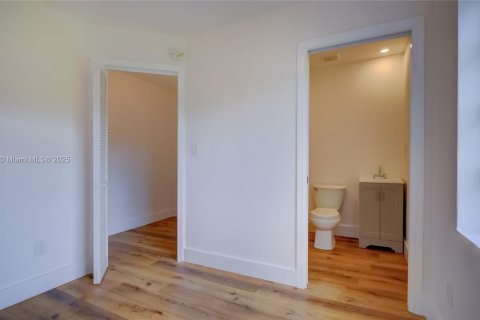 Casa en venta en Miami Gardens, Florida, 3 dormitorios, 104.52 m2 № 1981434 - foto 27