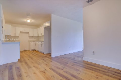 Casa en venta en Miami Gardens, Florida, 3 dormitorios, 104.52 m2 № 1981434 - foto 15