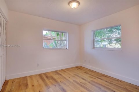 Casa en venta en Miami Gardens, Florida, 3 dormitorios, 104.52 m2 № 1981434 - foto 21