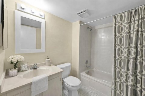 Condominio en venta en Deerfield Beach, Florida, 1 dormitorio, 86.4 m2 № 2146586 - foto 8