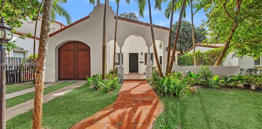 Дом в Корал-Гейблс, Флорида 3 спальни, 203.73м2 № 2012039