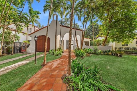 Купить виллу или дом в Корал-Гейблс, Флорида 3 спальни, 203.73м2, № 2012039 - фото 2