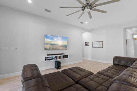 House in Palmetto, Florida 3 bedrooms, 194.91 sq.m. № 2222841 - photo 30