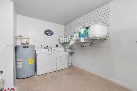 House in Homestead, Florida 3 bedrooms, 110.74 sq.m. № 1478988 - photo 25